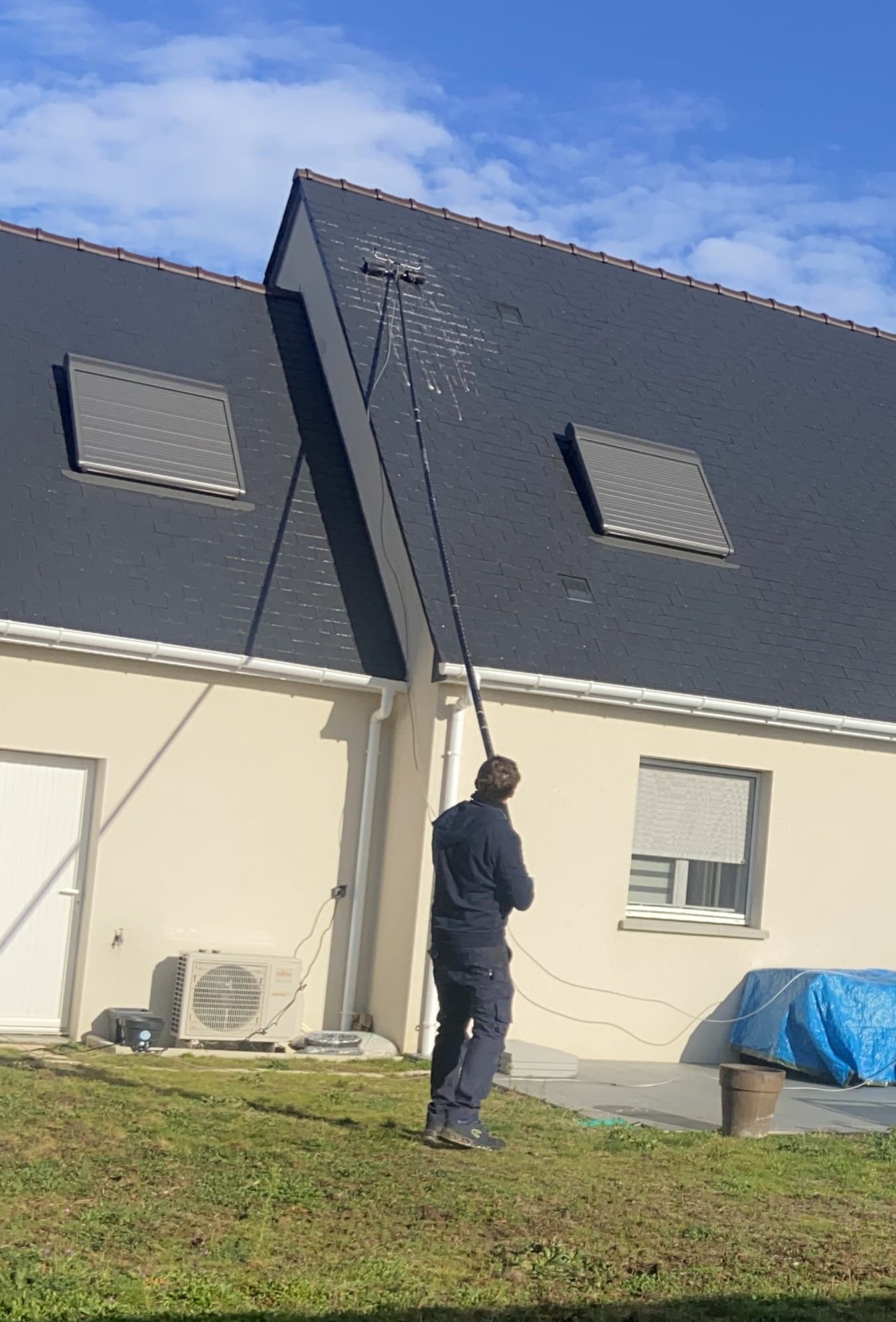 Démoussage d'une toiture en ardoise à Allonnes