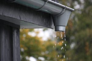 Nettoyer gouttière toiture