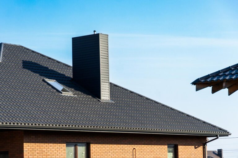 Démoussage Toit Professionnel à Saint-Firmin-des-Prés Améliorez la Durabilité de votre Maison