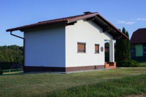 Démoussage Toiture La Chapelle-Saint-Aubin Optez pour un Toit Propre et Durable