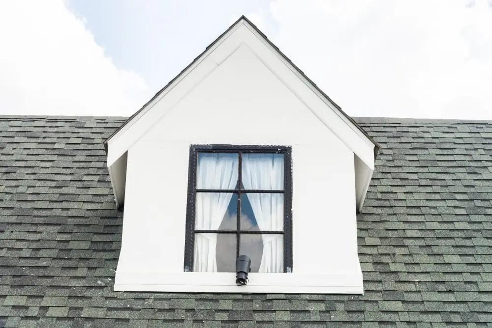 Démoussage Toiture à La Flèche Protégez Votre Maison et Valorisez votre Bien