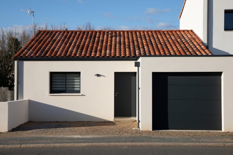 Enlever Mousse sur Toiture Morée Guide Ultime pour une Maison Propre