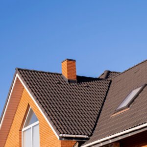 Entreprise spécialisée en démoussage de toit à Crucheray pour une toiture impeccable