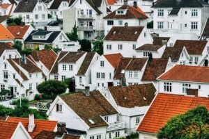 Fréquence idéale pour démousser votre toiture à Chauvigny-du-Perche conseils pratiques