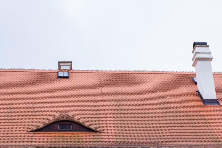 Secrets pour une Toiture Impeccable Guide Ultime d’Entretien et Réparation