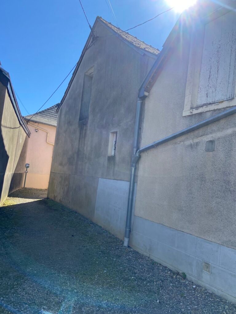 Solution efficace pour traitement façade contre les salissures à Ouzouer-des-Champs