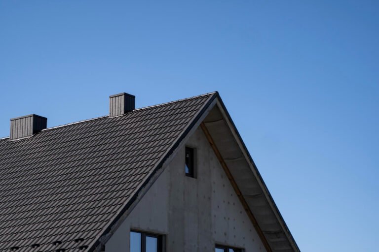 Traitement Anti-Mousse Toiture Efficace à La Chapelle-sur-Aveyron Optimizez Votre Toit