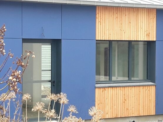 Bardage en panneaux stratifiés