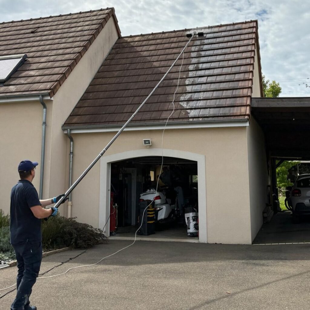Démoussage toiture Le Mans