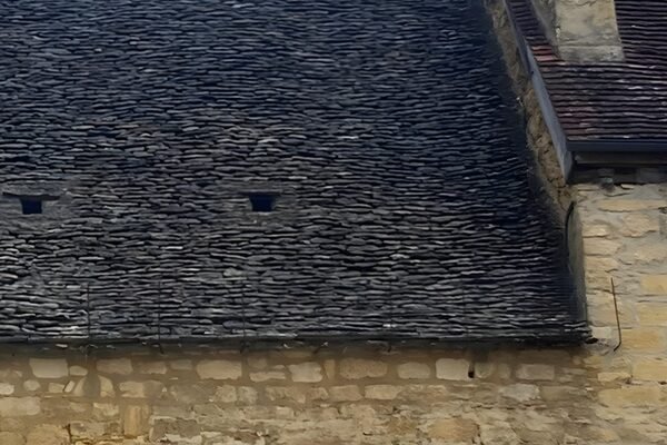 Nettoyage de toiture en lauze