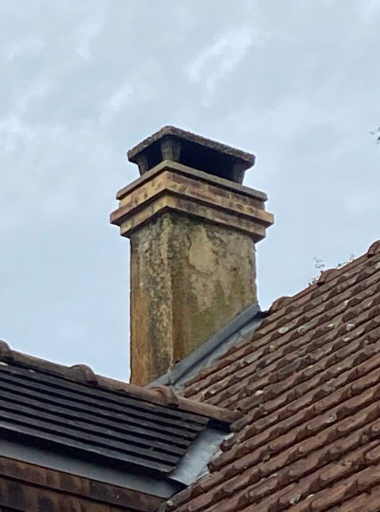 cheminnée fortement encarssée