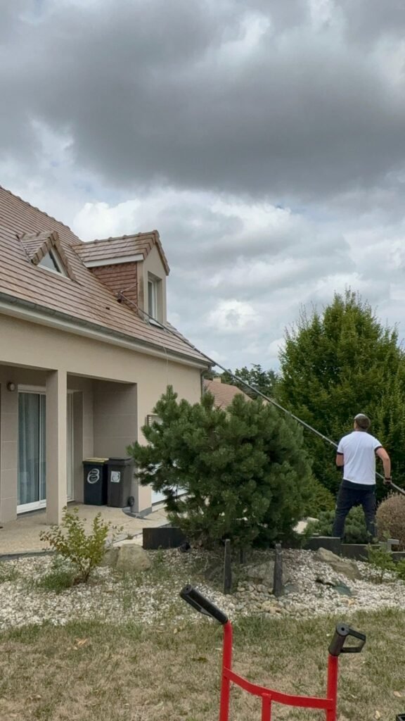 sain et toit intervention pour nettoyer le toit