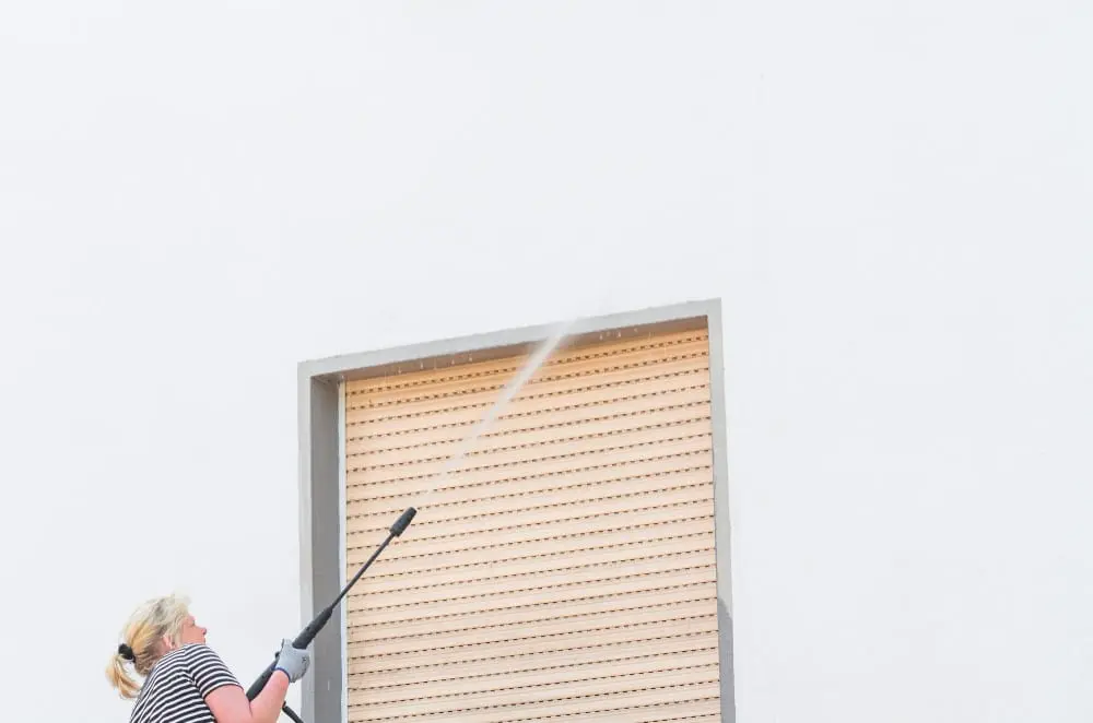 Comment nettoyer un mur extérieur selon son état