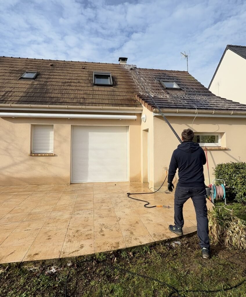 Devis de démoussage de toiture à Spay