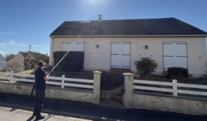 Toiture Noire Causes, Solutions et Traitement Professionnel en 2026