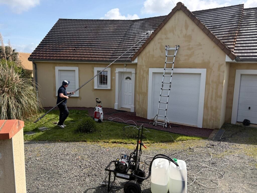nettoyage toit Le mans avec Sain et Toit