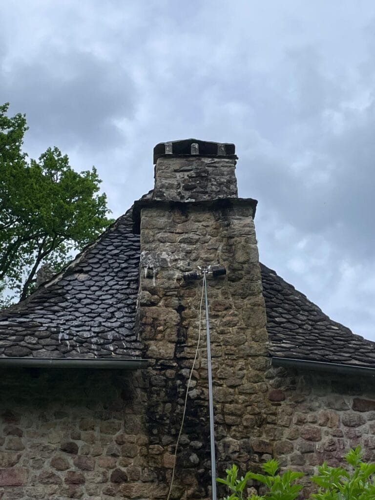 nettoyage toit corrèze lauzes