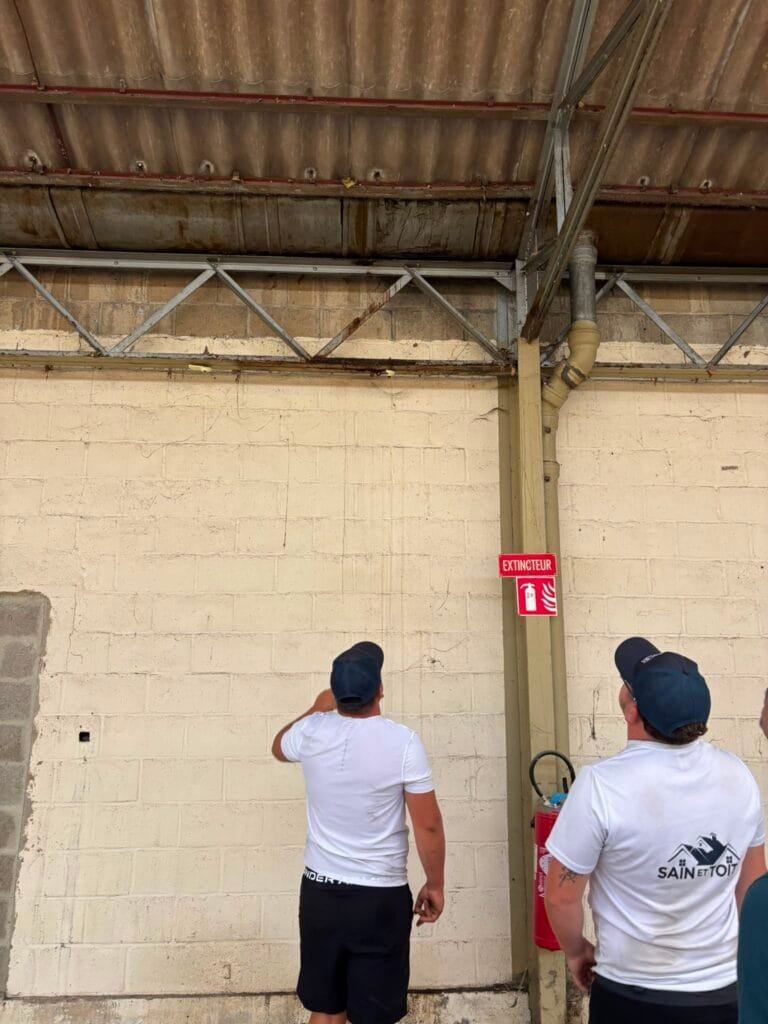 Toiture de hangar amiantée