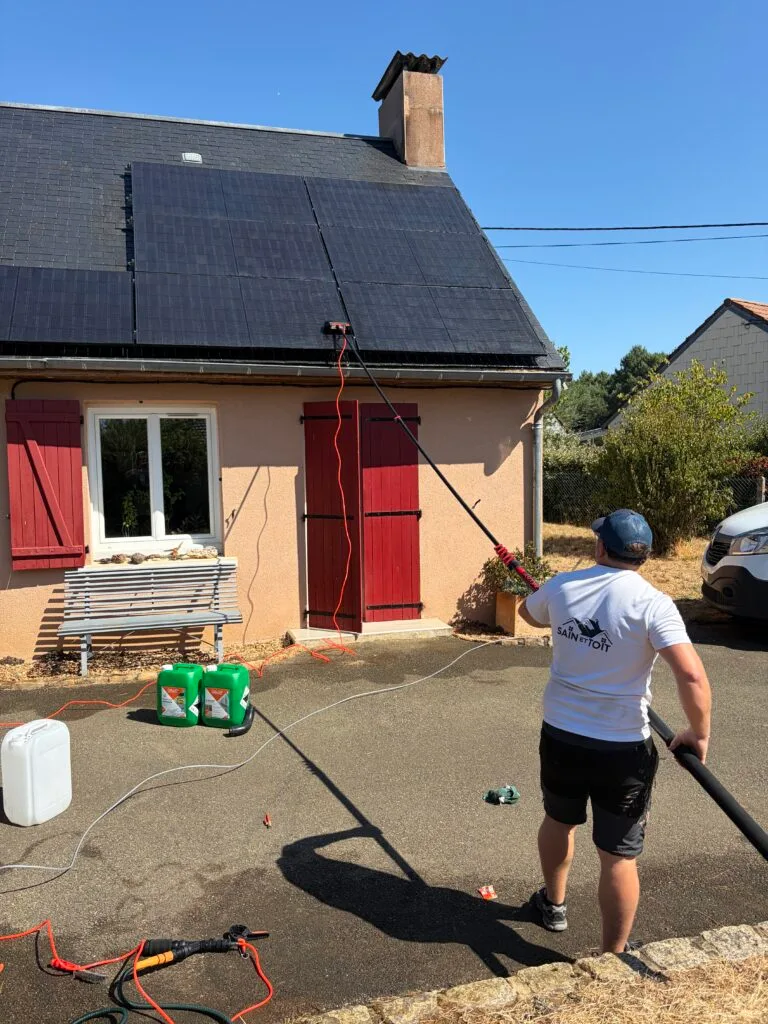 sain et toit, nettoyage panneau solaire